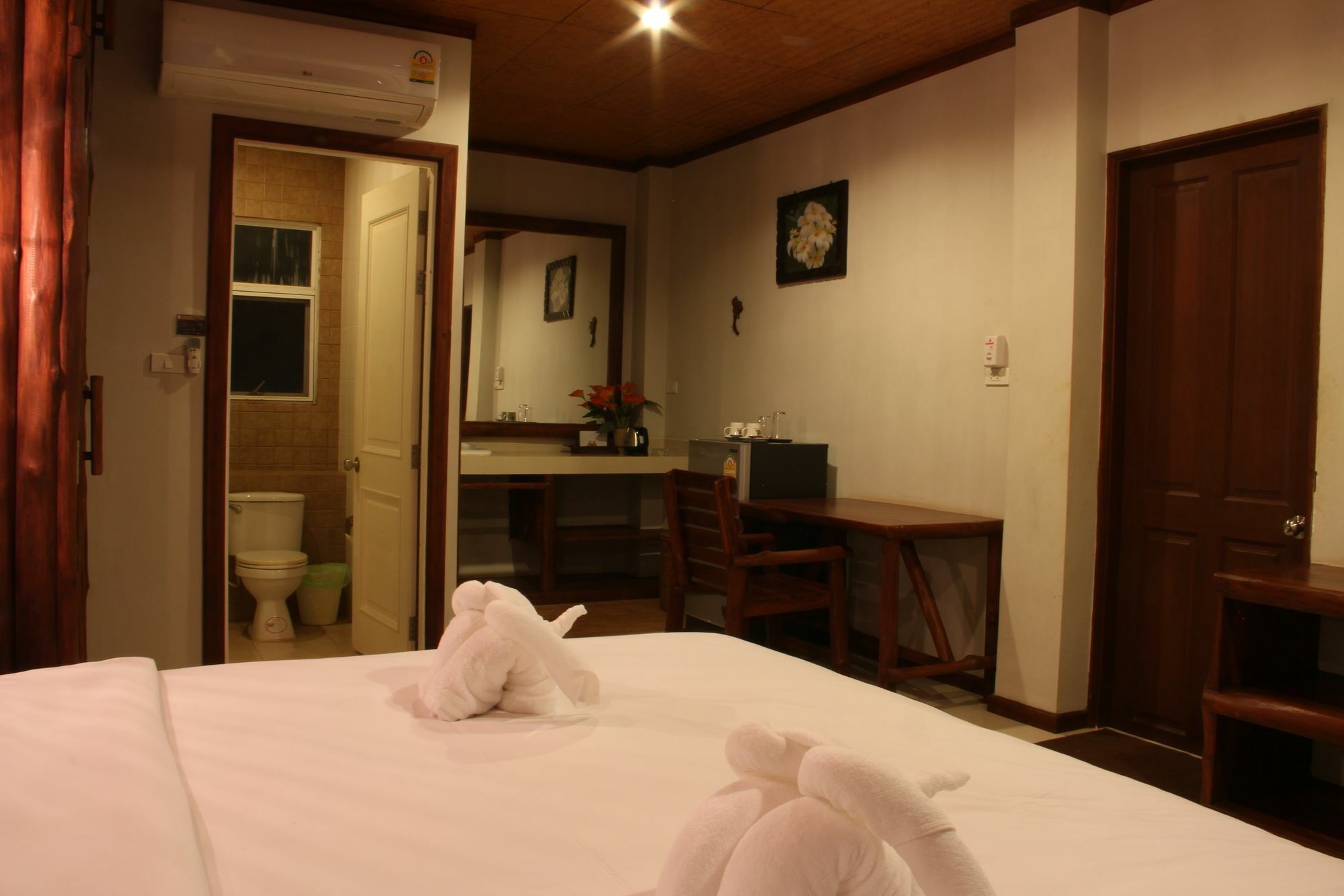 Singha Rubber Tree Hotel ไทรโยค ภายนอก รูปภาพ